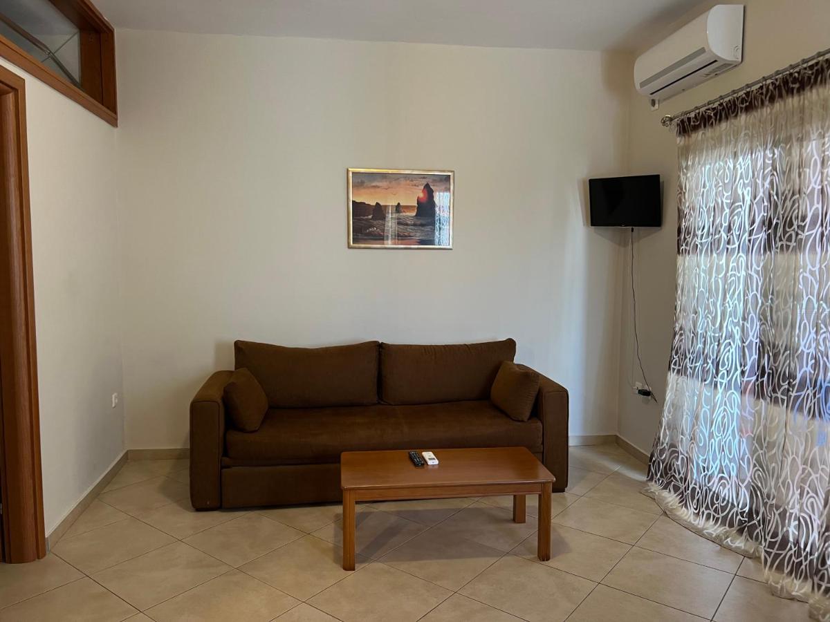 Villa Alexandra Agia Marina  Exteriör bild